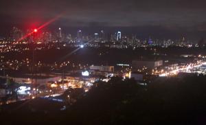 Vista nocturna a la ciudad